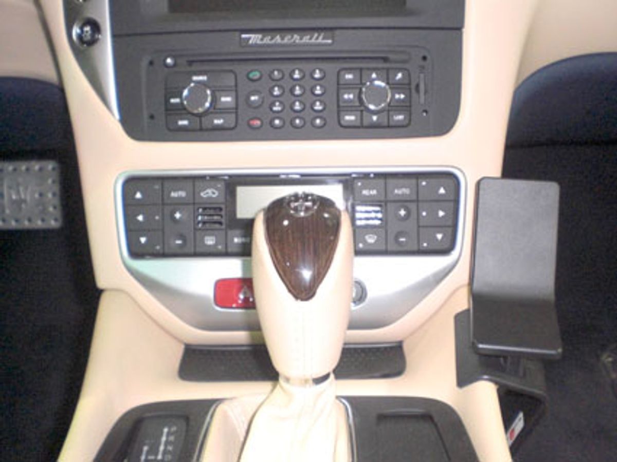Brodit ProClip 854768 Maserati GranTurismo S 2012-2017 Vinklet