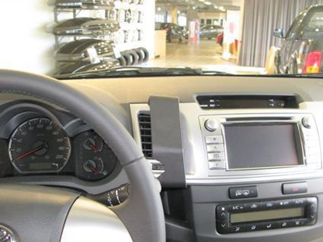 Hovedbilde Brodit ProClip 854742 Toyota Hilux 2012-2015 Senter