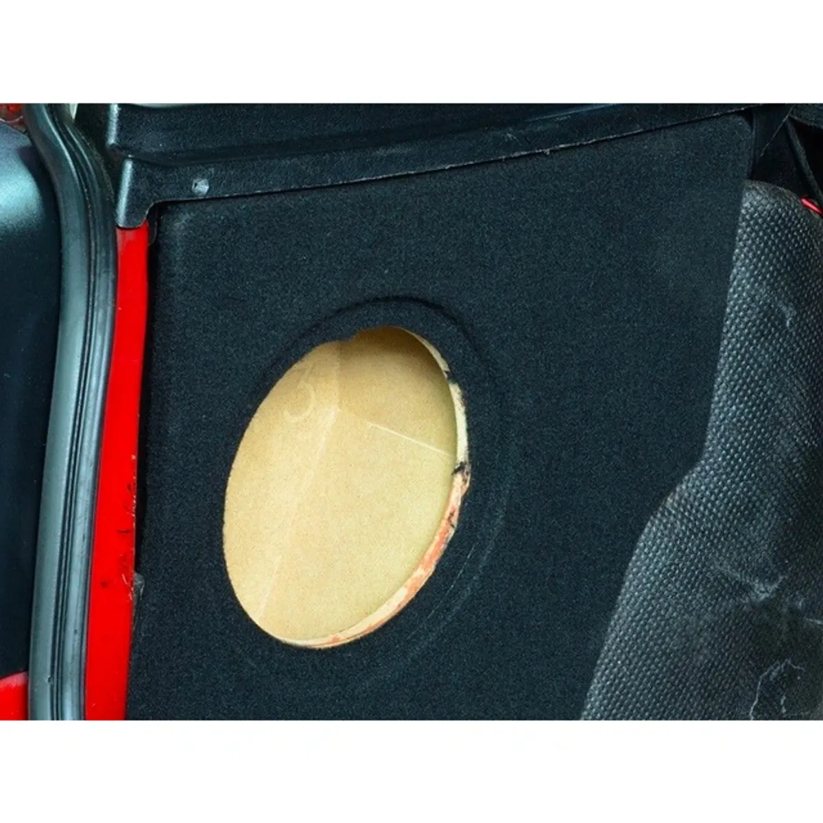 Fit-Box BRSVW04 basskasse VW Golf III 1991-1997 venstre side