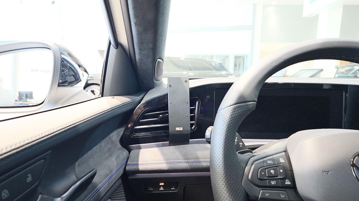 Brodit ProClip 806197 Volkswagen Passat 2024--> Venstre