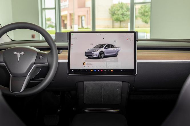 Hovedbilde Brodit ProClip 856208 Tesla Model Y 2025 ½--> Senter