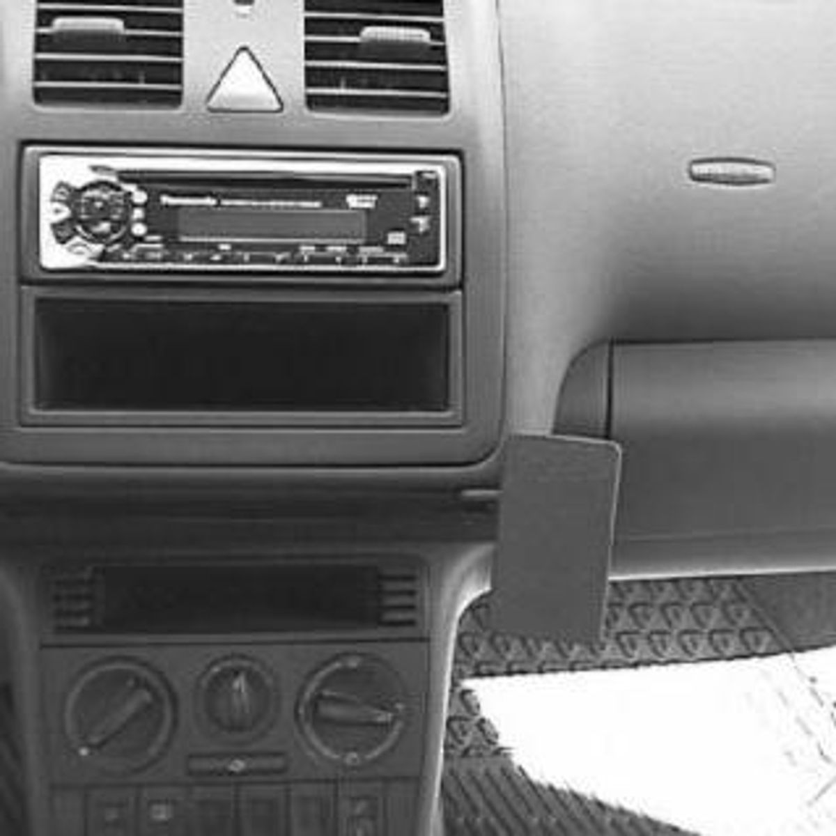 Brodit ProClip 852832 Volkswagen Polo 2000-2001 Vinklet