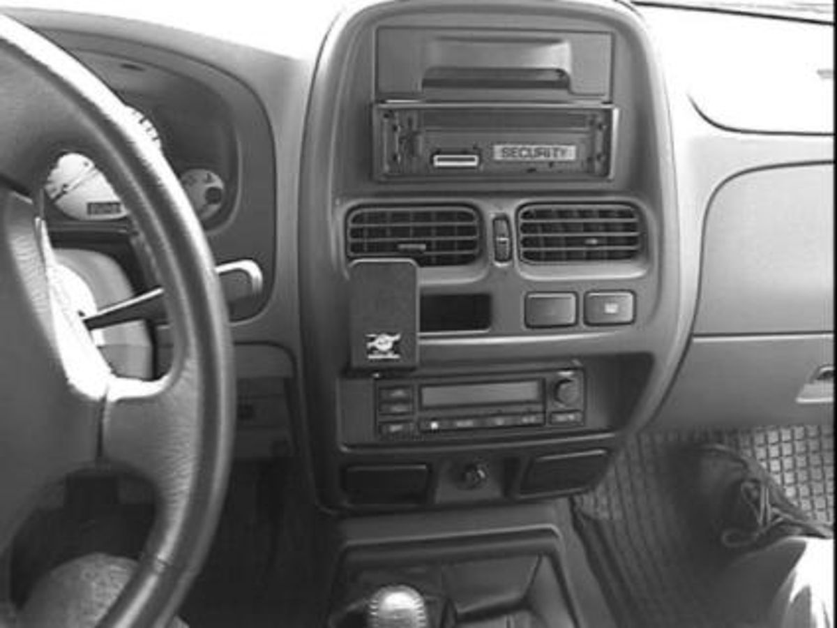Brodit ProClip 852922 Nissan Navara 1998-2005 Senter